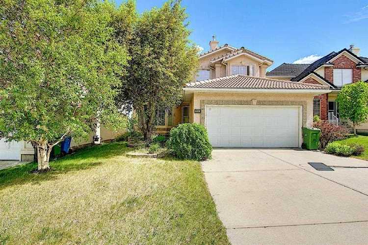 231 Hamptons Dr NW Calgary, AB T3A 5W2
