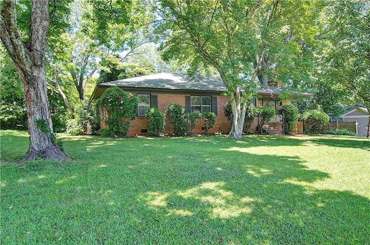 211 Sequoia Dr NE Marietta, GA 30060 | 6900433 Photo 1