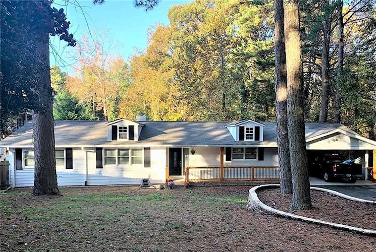220 Forest Hills Dr NE Sandy Springs, GA 30342