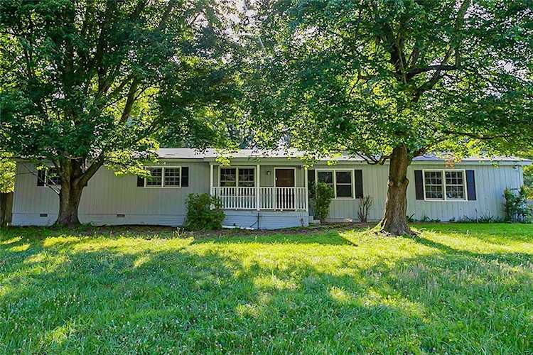 401 Waterfront Ct Woodstock, GA 30188