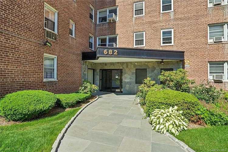682 Tuckahoe Road #6G Yonkers, NY 10710