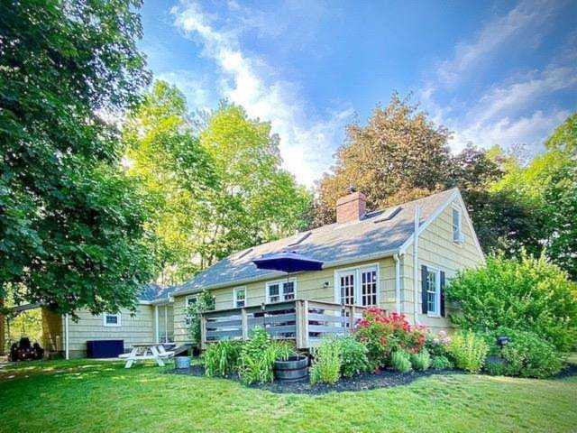 15 Lamprey Rd Kensington, NH 03833