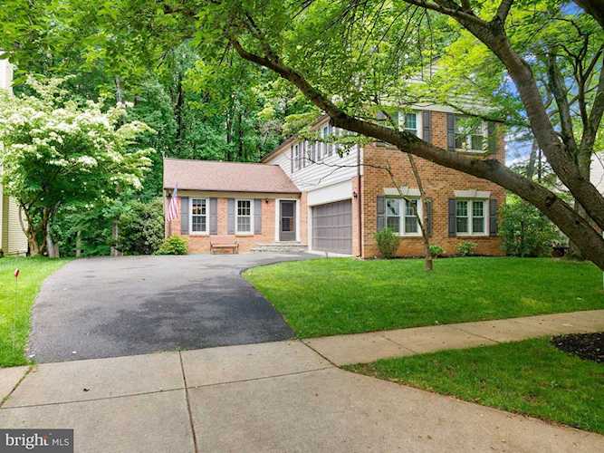 1403 Fallswood Dr Rockville, MD 20854 | MLS ® MDMC763994 Photo 1
