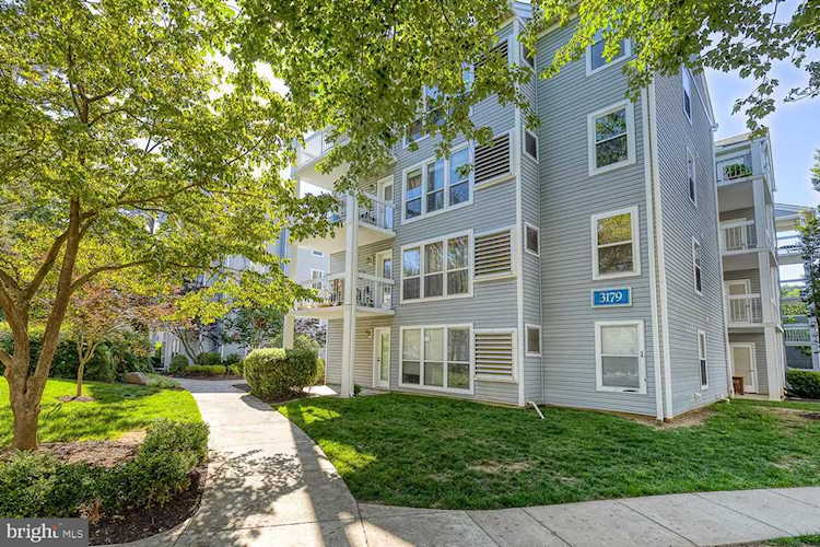 3179 Summit Square Dr #2-D3 Oakton, VA 22124