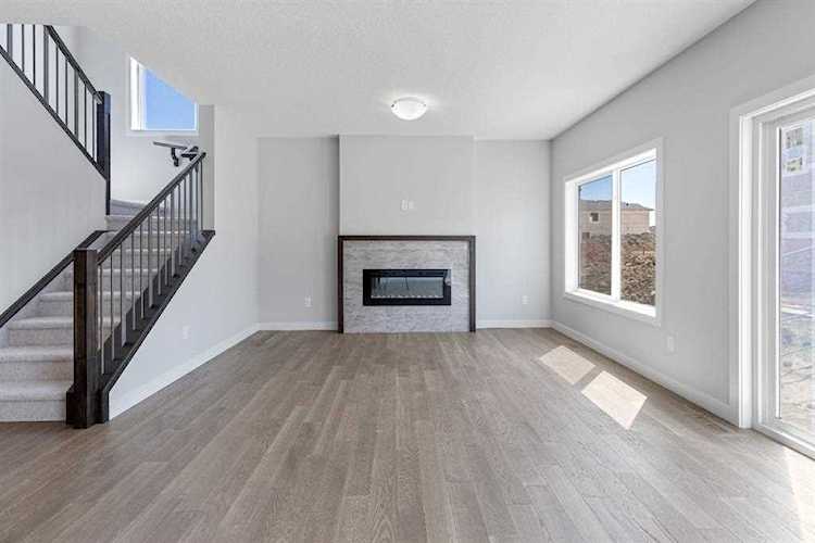 563 Savanna Landing NE Calgary, AB T3J 2E5