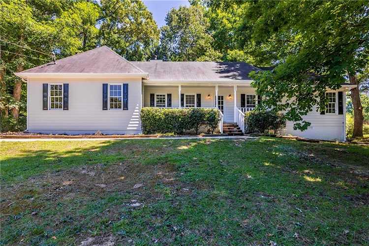 1877 Kelvin Dr Lawrenceville, GA 30043