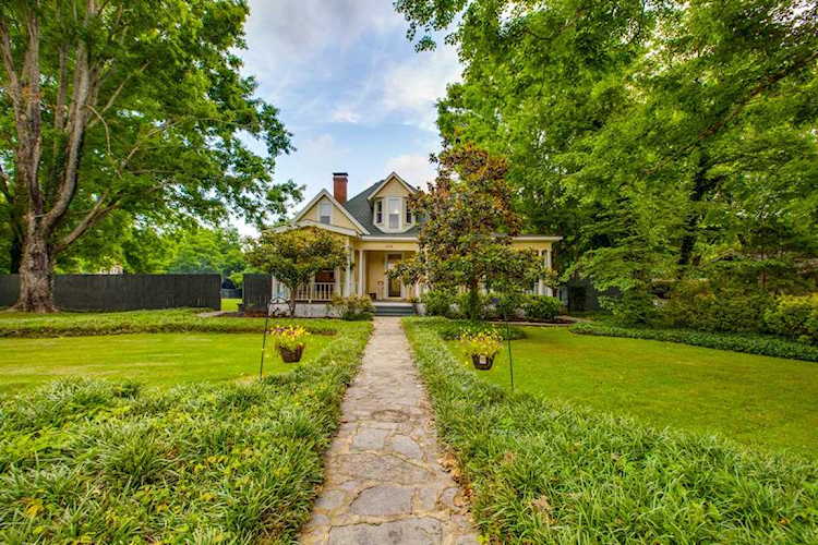 208 Peacock St Bell Buckle, TN 37020
