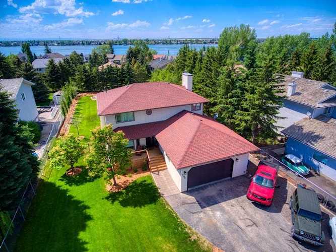769 East Lakeview Rd Chestermere, AB T1X 1B1