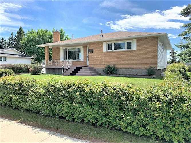 4924 Nesbitt Rd NW Calgary, AB T2K 2N5
