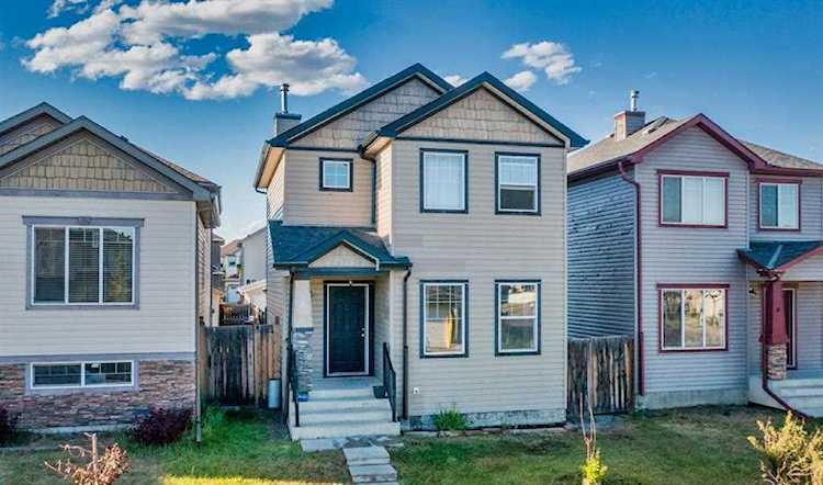 8 Saddlecrest Place NE Calgary, AB T3J 5E8