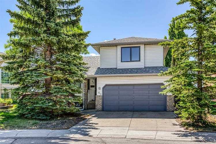 60 Mckenna Manor SE Calgary, AB T2Z 2E1