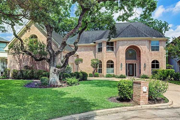 7 Azalea Trail Ln Bellaire, TX 77401