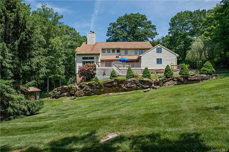 29 Cunningham Lane Pawling, NY 12564