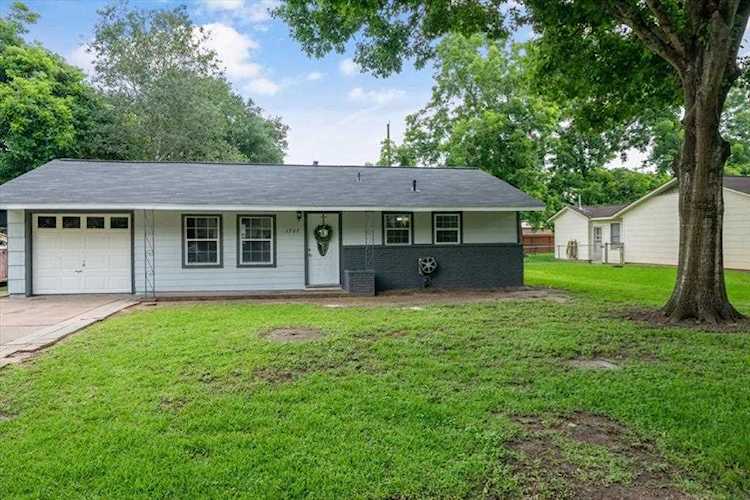 1727 Jones St Rosenberg, TX 77471