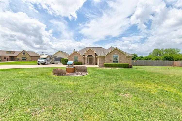 2309 E Emerald Bend Court Granbury, TX 76049