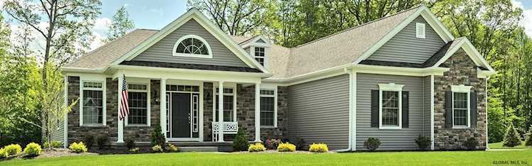 10 Fairway Ct Voorheesville, NY 12816