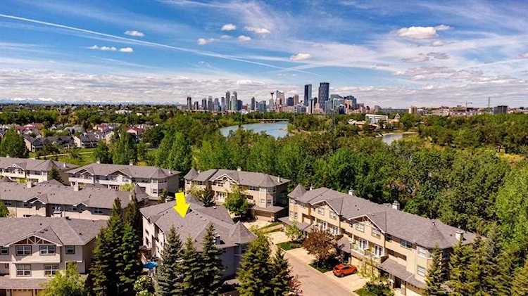 126 Inglewood Grove SE Calgary, AB T2G 5R4