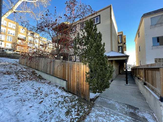 526 5 St NE #302 Calgary, AB t2e 3w6