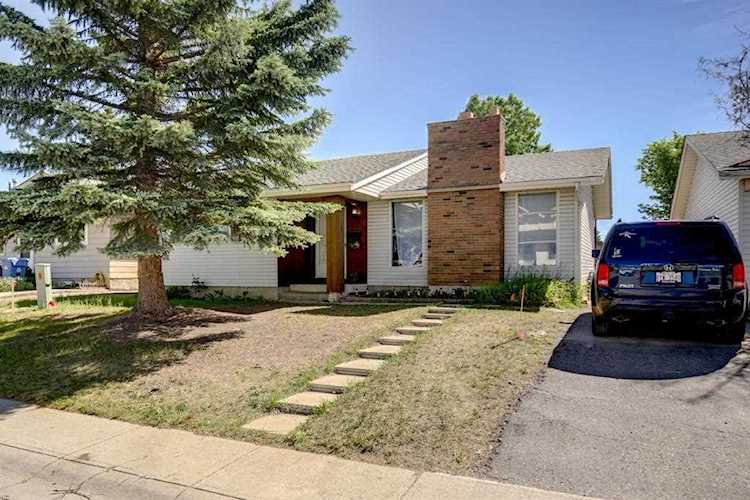 10 Radcliffe Crescent SE Calgary, AB T2A 5X1