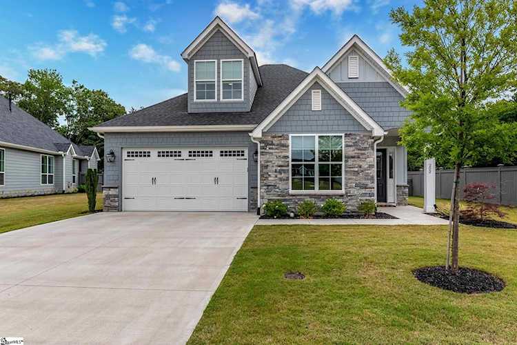 202 Fernbrook Trl Greenville, SC 29615