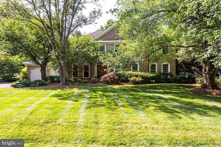 8415 Holly Leaf Dr For Sale in Mclean Photo 1
