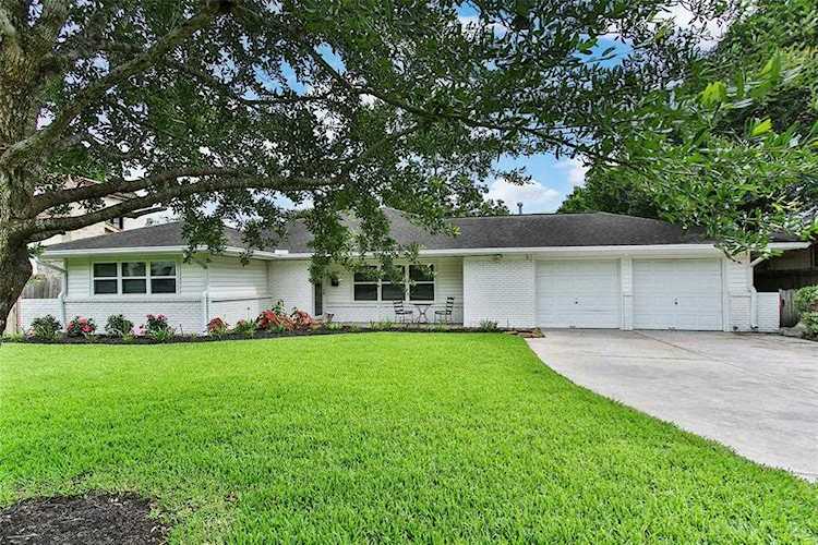 4923 Maple Bellaire, TX 77401