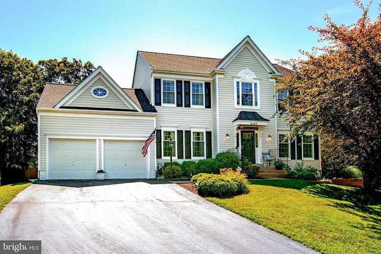 8289 Robin Marie Place Gainesville, VA 20155 | MLS ® VAPW2000416 Photo 1
