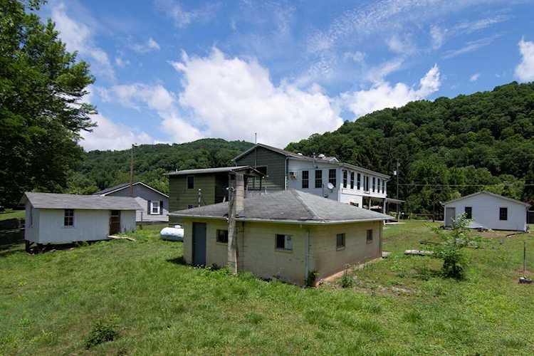 211 Fox Addition Rd Hinton, WV 25951