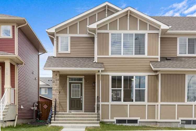33 Saddlestone Gate NE Calgary, AB T3J 0W3