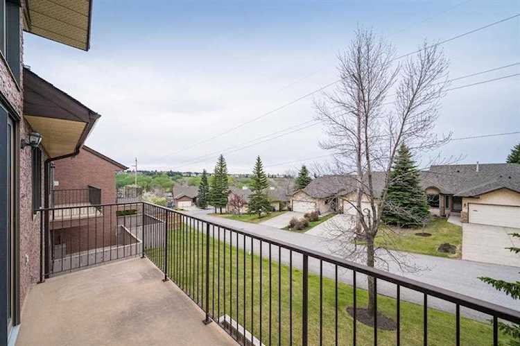 85 Edgeland Rd NW Calgary, AB T3A 2Y3