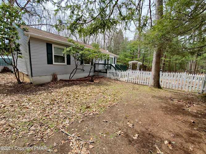 16 Junco Ln Albrightsville, PA 18210