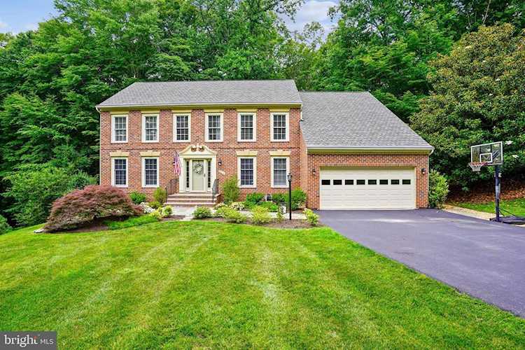6810 Old Stone Fence Rd Fairfax Station, VA 22039 | MLS ® VAFX1208414 Photo 1