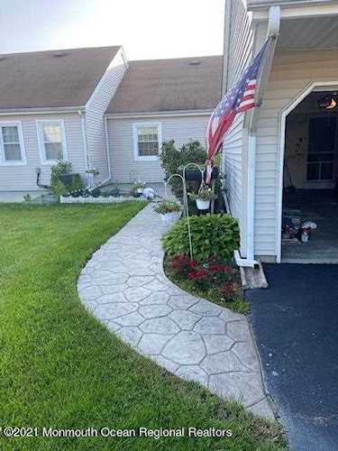 70 Dag Hammarskjold Square Howell, NJ 07728 | MLS 22118206 Photo 1