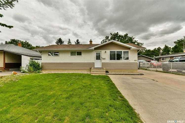 1311 N 8th Ave Regina, SK S4R 0G1