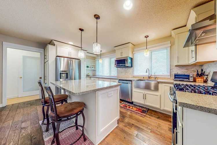 2045 Aldine Street Roseville, MN 55113