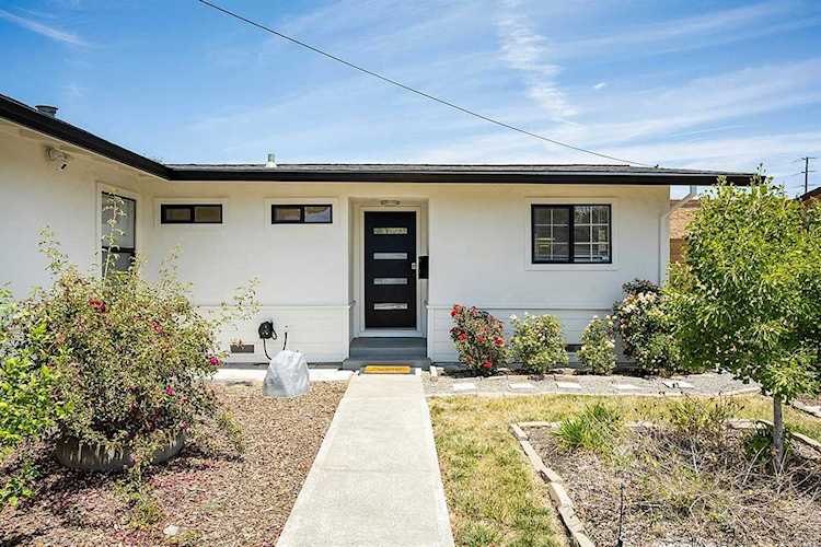 69 Arlington Drive Petaluma, CA 94952