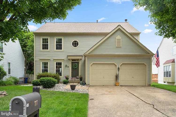 717 Foxtail Circle NE Leesburg, VA 20176