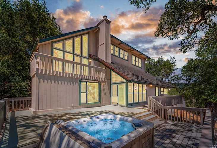 19170 Mesquite Court Sonoma, CA 95476