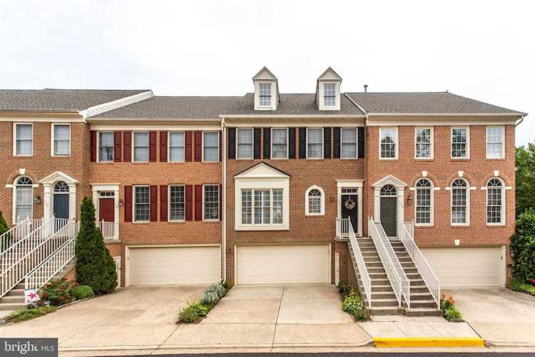 136 Roland Ct SW Vienna, VA 22180