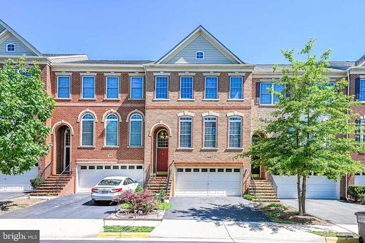 25844 Commons Square For Sale in Chantilly Photo 1