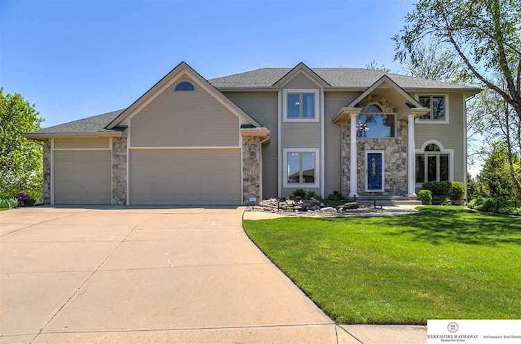 2709 Northwood Circle Papillion, NE 68133 | MLS 22109425 Photo 1