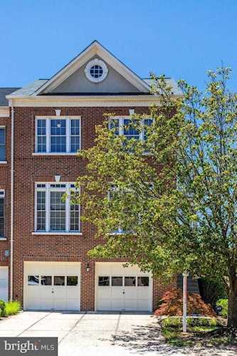 4529 Fair Valley Dr Fairfax, VA 22033 | MLS ® VAFX1208884 Photo 1