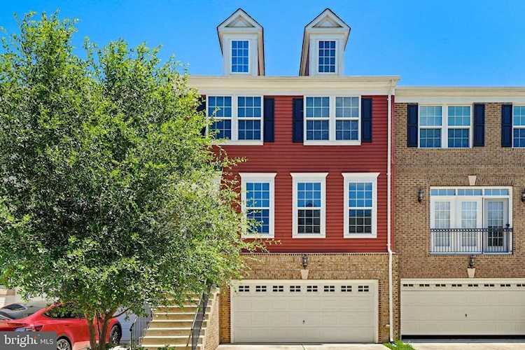 8897 Englewood Farms Dr Manassas, VA 20112 | MLS ® VAPW2000498 Photo 1