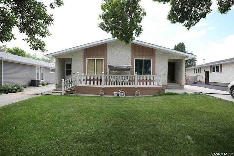 62-66 Brockelbank Crescent Regina, SK S4R 6J7