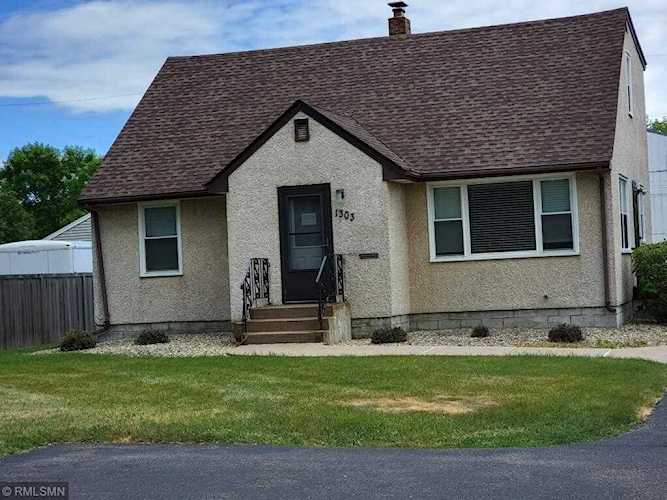 1303 Geneva Avenue N Oakdale, MN 55128