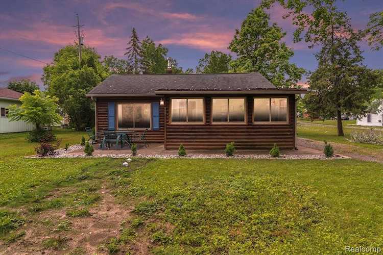 205 Lloyd St Williamston, MI 48895 | MLS 2210047172 Photo 1