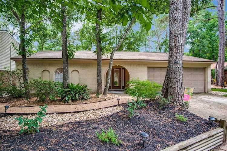 9 W Woodtimber Ct The Woodlands, TX 77381