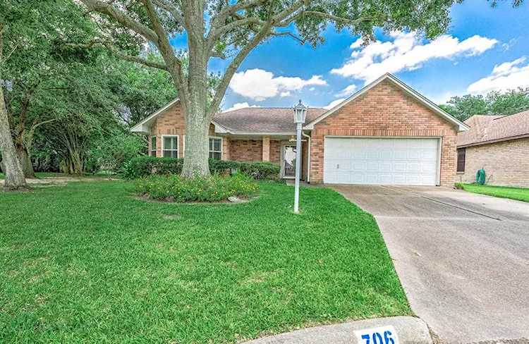 706 Rosefield Ct Pearland, TX 77584