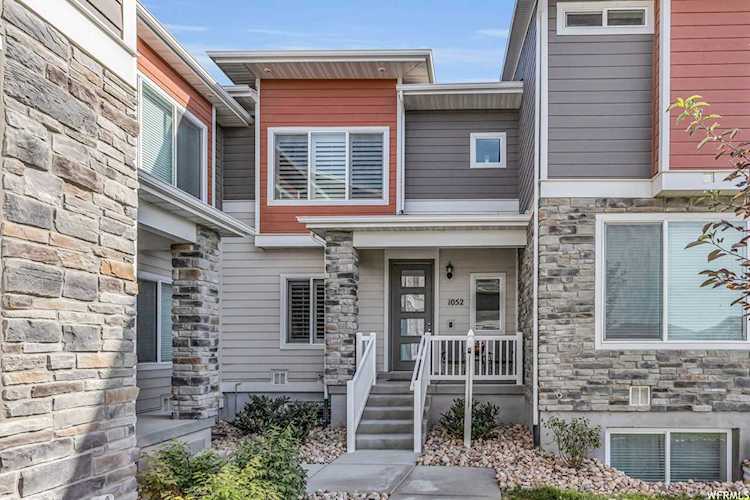 1052 W Azul Meadows Way S Bluffdale, UT 84065