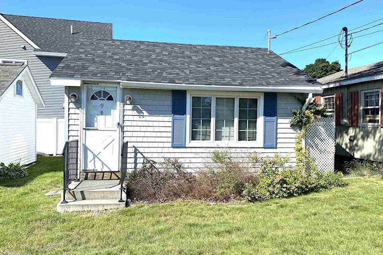 9 Hiram St York, ME 03909